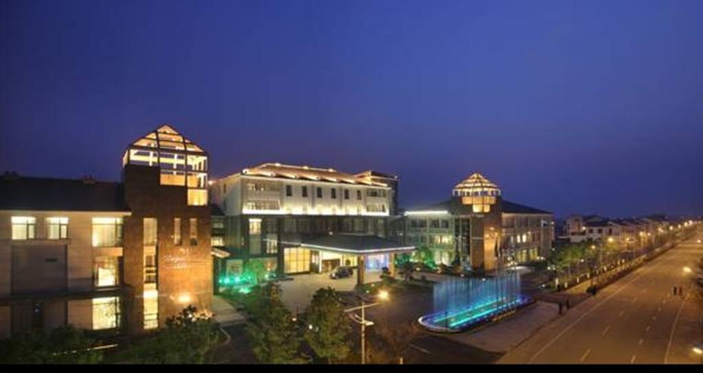 Royal Tulip Hotel Zhujiajiao Shanghai Exterior photo